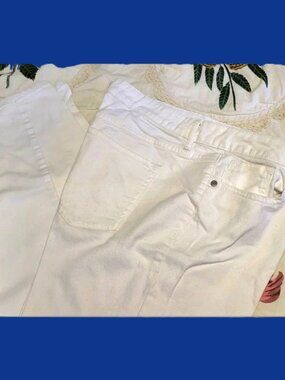 Liz Claiborne white ankle jeans size 12